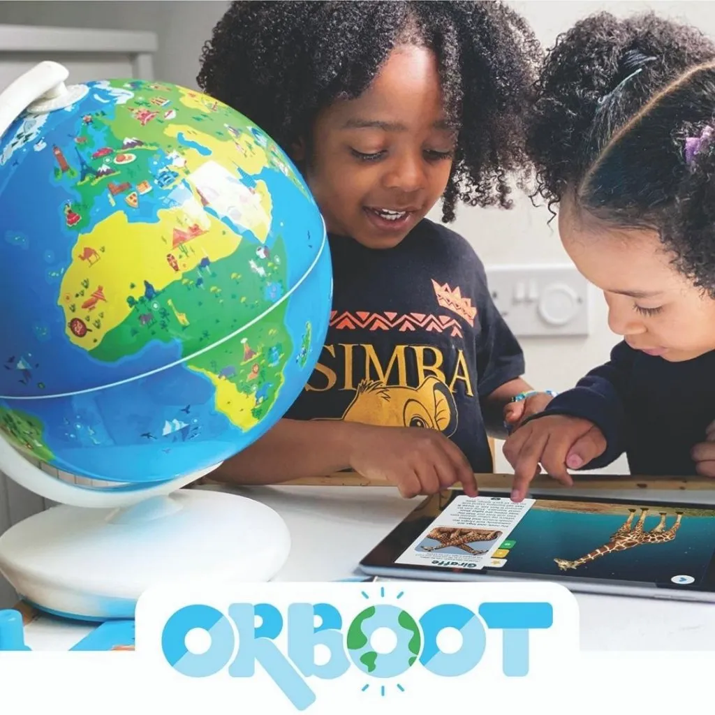 Med den interaktiva jordgloben Shifu Orboot Earth kan barn utforska länder, kulturer och djurliv i en uppslukande AR-upplevelse för STEM-utbildning.